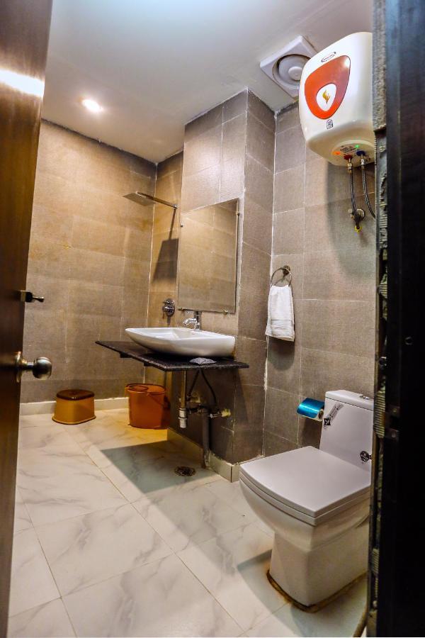 Airport Hotel Tashree New Delhi Ngoại thất bức ảnh