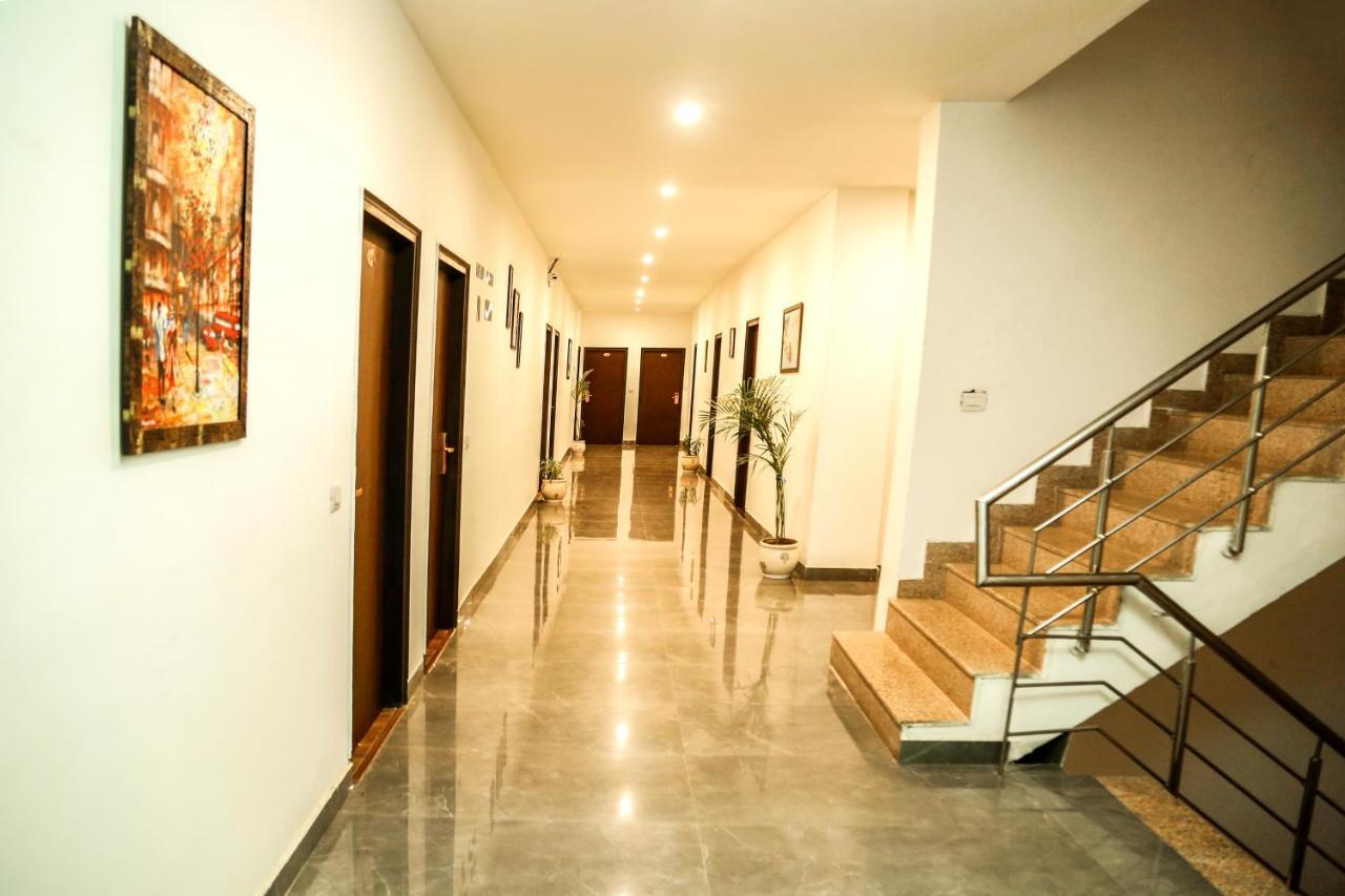 Airport Hotel Tashree New Delhi Ngoại thất bức ảnh